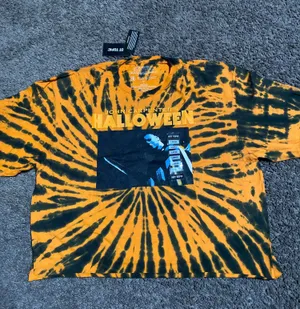 Hot Topic John Carpenter’s Halloween Crop Top Size L thumbnail 1