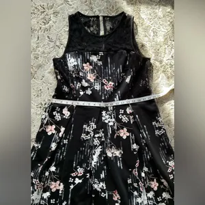 White House | Black Market dress 🌺PRETTY🌷 thumbnail 10