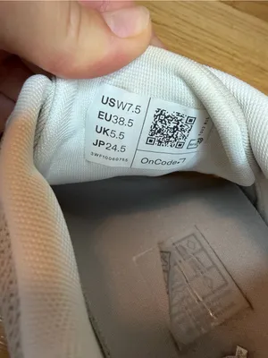 On Cloud 6 Women’s Sneakers in Pearl / White - Size 7.5 thumbnail 7
