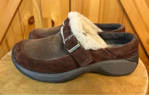Merrell Women's Leather Encore Buckle Puff Slide Mules Faux Fur Cocoa size 5 thumbnail 1