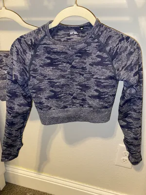 evolve camo seamless long sleeve crop top and shorts set thumbnail 5