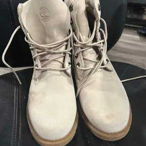 Timberland waterproof Cream Lace-Up Boots thumbnail 2