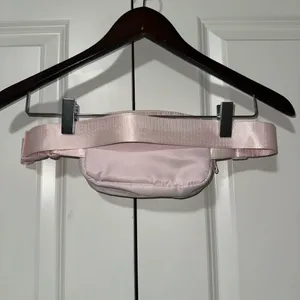 Yogalicious Soft Adjustable Lightweight Belt Bag OS thumbnail 4