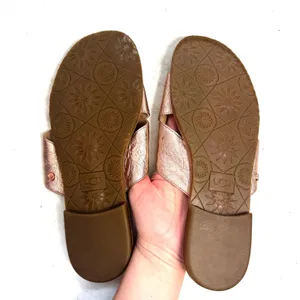 UGG Joni Rose Gold Sandals Shoes Size 9 thumbnail 3