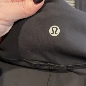 Lululemon Athletica Black Leggings Size 2 25 inch inseam Stretch Comfort Yoga thumbnail 9