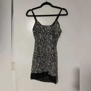 Victoria’s secret Vintage Y2K Zebra Print Slip Dress with Lace‎ Trim hem Size L thumbnail 4