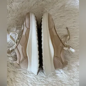 Madden Girl Chunky Platform Sneakers Beige Neutral Colorblock Casual Shoes Sz 10 thumbnail 6