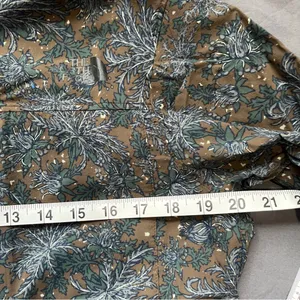 The North Face women’s long sleeve green light weight button up blouse medium thumbnail 5