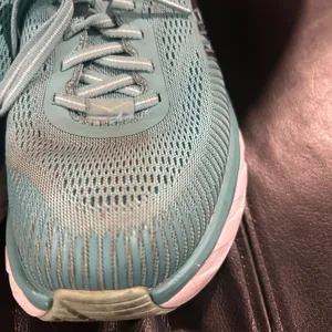 Hoka One One Women's Bondi 7 Teal Athletic Shoes please see stain thumbnail 4