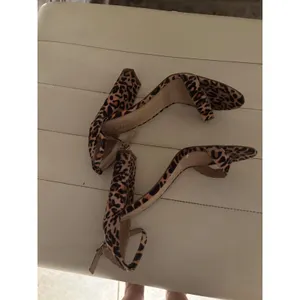 Lulus Leopard Print Block Heel Sandals Ankle Strap Cheetah Print Tan Black 6.5 thumbnail 7