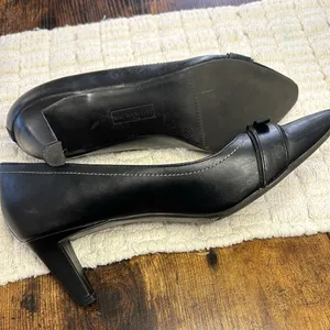 Laura Scott Pumps Size 10M Black Pointed Toe Bow Kitten Heel Shari‎ thumbnail 8