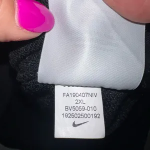Nike Black Boxy Sweatshirt with Gray Sleeve Detail‎ thumbnail 6