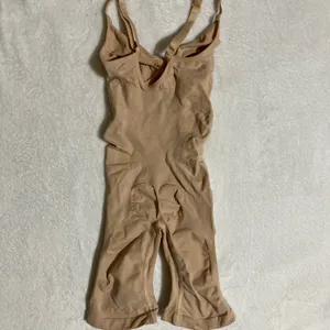 SKIMS Sculpting Mid-Thigh Bodysuit XS thumbnail 4