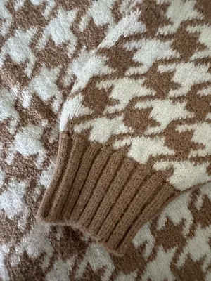 Hollister Tan and White Houndstooth Cropped Sweater thumbnail 3