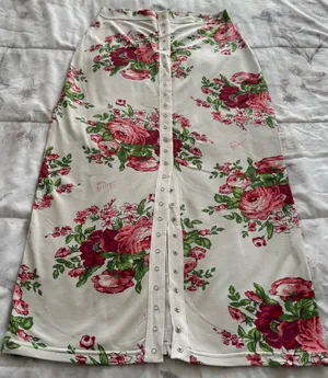 Betsey Johnson Floral snap Front White & Pink Maxi Skirt size S boho XOXO Betsey thumbnail 1