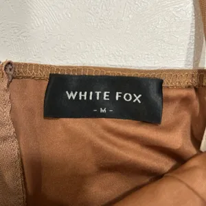 White Fox Chocolate Brown Off Shoulder Ruched Crop Top Size M Going Out thumbnail 4