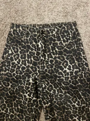 Leopard Print Barrel leg pants - Black & Cream thumbnail 3
