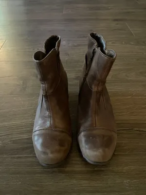 Women’s Clarks Brown Leather Zip Up Ankle Booties with Decorative Ring, Size 7M thumbnail 2