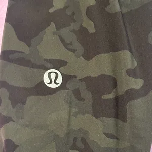 Lululemon camo leggings size 4 thumbnail 5