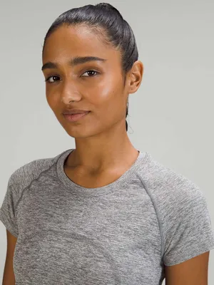 Lululemon Swiftly Tech Short Sleeve Shirt 2.0 Race Length Slate / White Grey 6-8 thumbnail 4