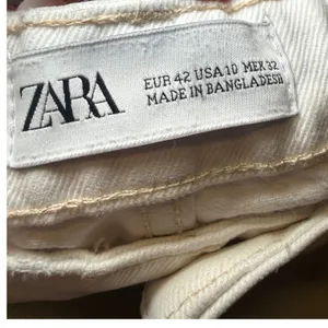 Zara Women Off White High Waisted Straight Leg Raw Hem Jeans Size 10 thumbnail 2