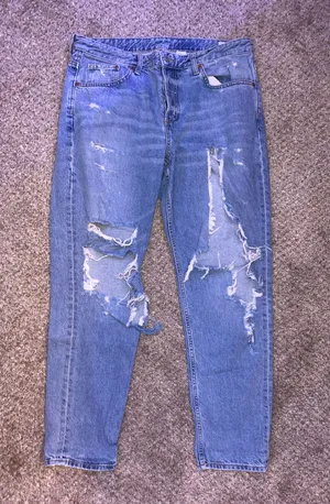 Ripped Boyfriend Low Waist Jeans thumbnail 1