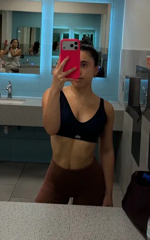 Alo sports bra thumbnail 1