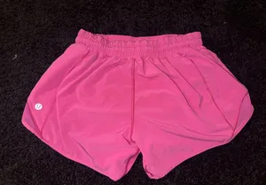 Lululemon Shorts Hotty Hot 2.5" Low-Rise thumbnail 2