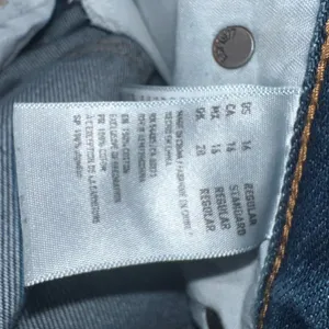 American Eagle Hi-Rise Girlfriend Distressed Jeans size 16 thumbnail 7