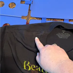 Disney‎ Beauty and the Beast Unisex Size Medium Black Short Sleeve Shirt *FLAW* thumbnail 3