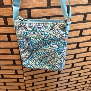 Vera Bradley Crossbody‎ thumbnail 3