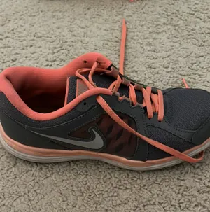 Pink/gray Nike shoes women’s size 8 thumbnail 2
