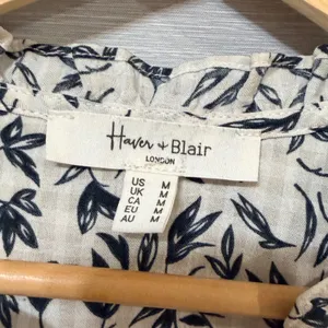 Haver + Blair London Navy Leaf Print Ruffle Neck Crochet Sleeve Blouse Medium thumbnail 5