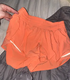 Lululemon Hotty Hot Short High-Rise 2.5” thumbnail 3
