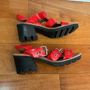 Jeffrey Campbell Riveter Lugged Buckle Sandal patent‎ leather red size 7.5 thumbnail 9