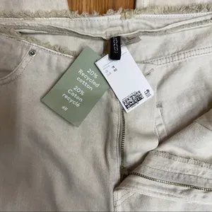 H&M Divided Wide Leg Jeans – Cream/Beige Frayed Trim – Size 18/US 50 thumbnail 4