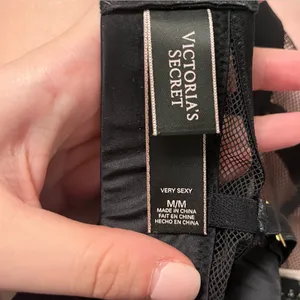 Victorias Secret Very Sexy Cheetah Lace Plunge Bralette thumbnail 4