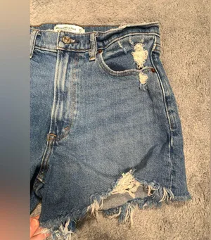 Abercrombie & Fitch 4” mom short high rise Blue Jean Shorts thumbnail 2
