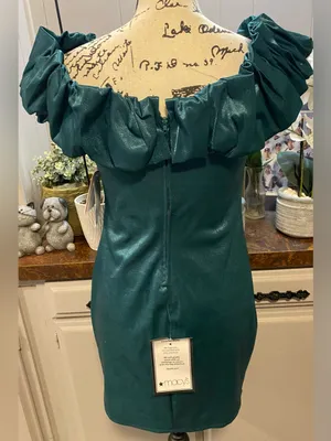 NWT City Studios Junior’s Off-Shoulder Ruffle Bodycon Dress in Deep Green thumbnail 5