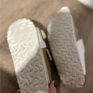Birkenstock Women's Size 9 Arizona Split Birko-Flor sandal in white and gold thumbnail 6
