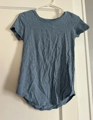 Lululemon T-Shirt thumbnail 1