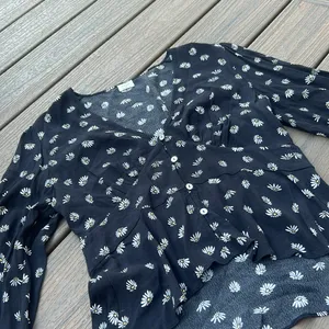 Aritzia‎ Wilfred Daisy Long Sleeve Top thumbnail 4