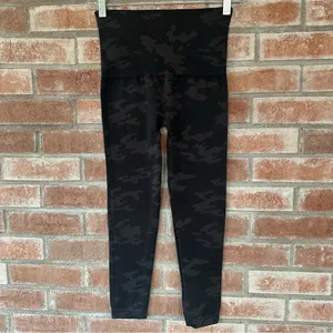 Spanx Camouflage Camo Cropped Leggings Seamless Women’s Small Black Athletic Gym thumbnail 6