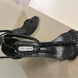 Cape Robbin”size 9 black heels- great shape! Holiday fit! thumbnail 4