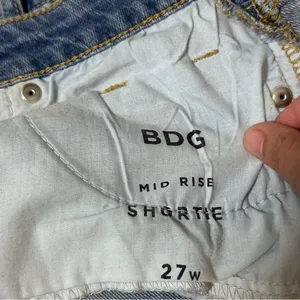 BDG Women‎ Denim Blue Mid Rise Shortie Shorts size 27. thumbnail 9