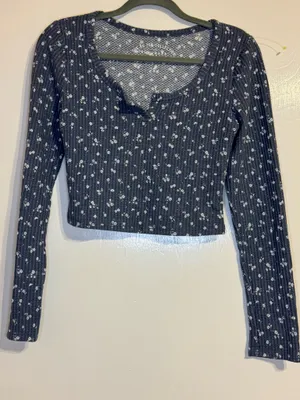 Aeropostale Junior's Soft Blue Floral Shrunken Tee Long Sleeve- Medium thumbnail 3