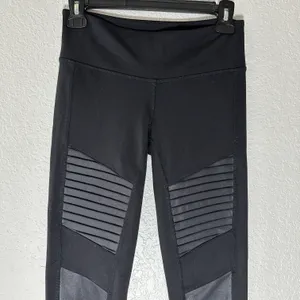 Alo Mid Waisted Moto Leggings Black Size XS. Heavy wear condition thumbnail 5