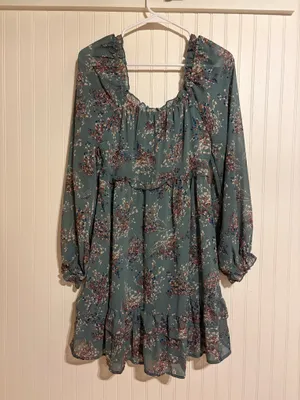 Boutique Long sleeve floral dress thumbnail 2