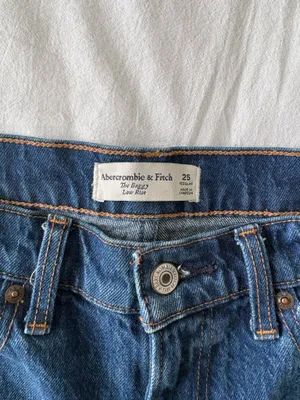 Abercrombie Low-Rise Jeans thumbnail 3