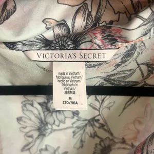 ✨Victoria Secret Woman's Sz M Pajamas 2 Pieces Set✨ thumbnail 12